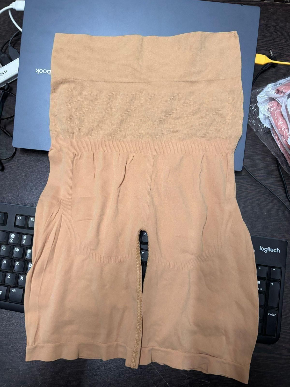 4-in-1 Shaper - Quick Slim Shape Wear Tummy, Back, Thighs, Hips - Seamless Tummy Tucker